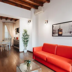 Apartment Charming Brera - Madonnina, Milan